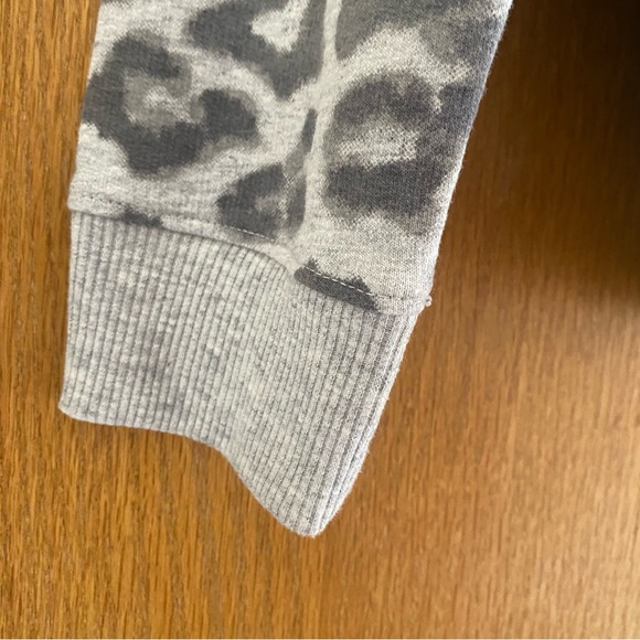 LUCKY BRAND • Cheetah Animal Print Sweatshirt - Size S - Picture 13 of 15